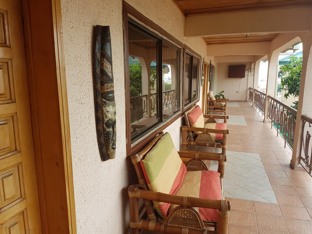 De Mod Hotel Ngleshi Amanfro Kültér fotó