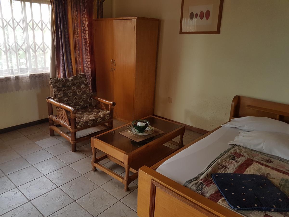 De Mod Hotel Ngleshi Amanfro Kültér fotó